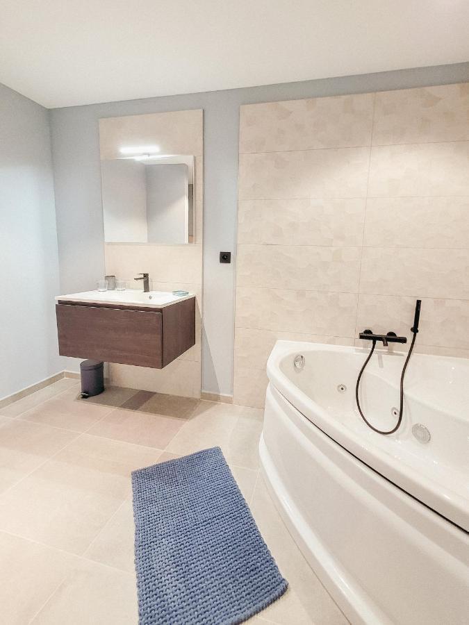 Au Bout De Mes Reves Bed & Breakfast Walcourt Екстериор снимка